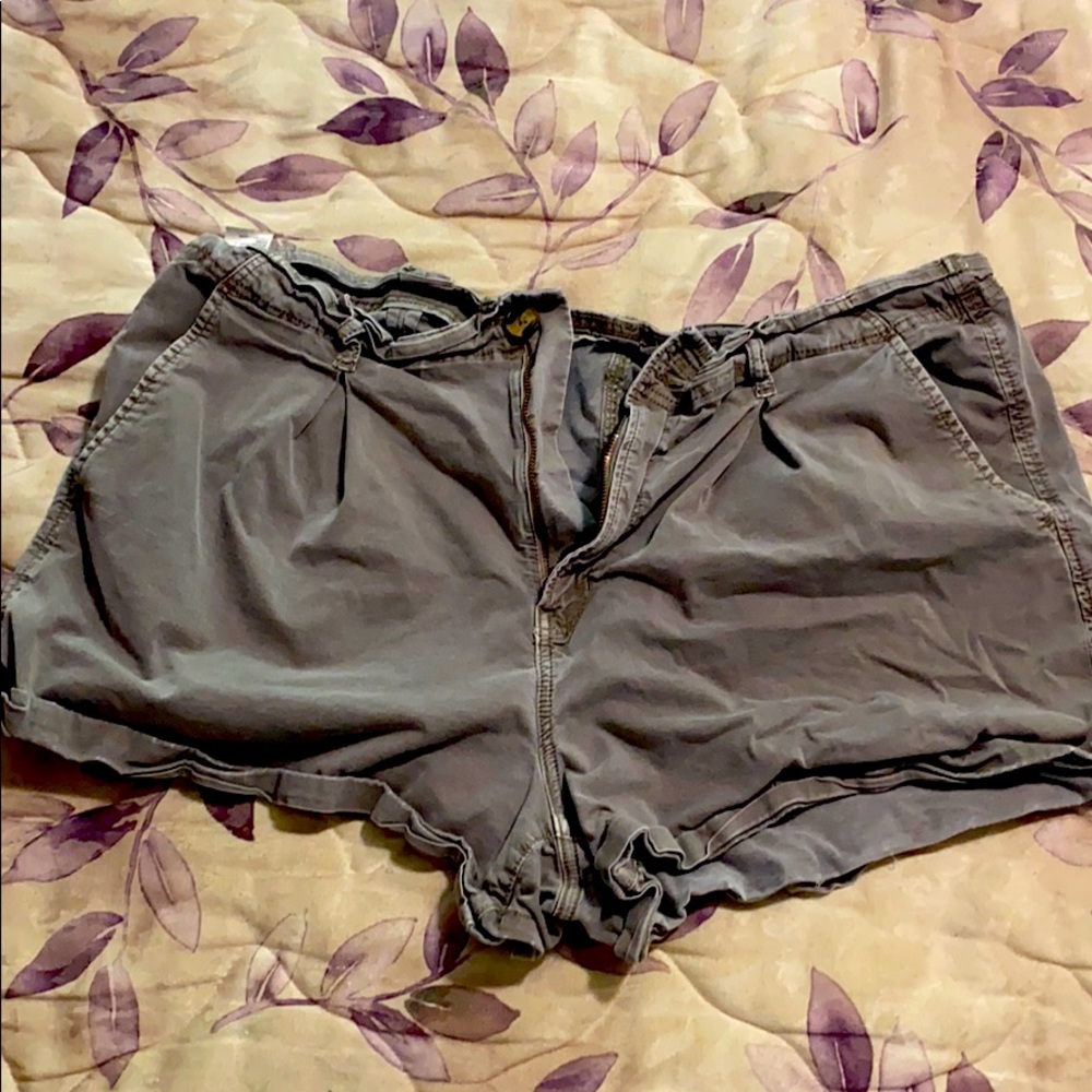 American Eagle paper bag shorts 🩳